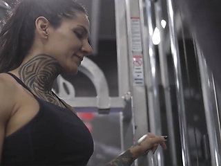 Sensual Pegging by Muscle Stepmommy Hulda Lopez