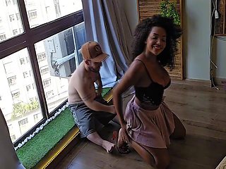 Esse Anao Fudeu Minha Buceta Molhadinha De Em Uma Janela Bem Grande E Transparente Cheia De Vizinhos Em Frente! Nao Existe Nada Mais Excitante Que Isso - Amanda Luz