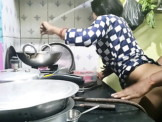 Mumbai Ashu Indian Sister In Law Kitchen Quickie - Horny Desi Aunty Handjob & Cum in Mouth 69