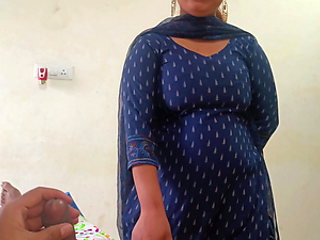 Your Amrita maid screamed after seeing her boss naked and started having sex with the boss in clear hindi audio