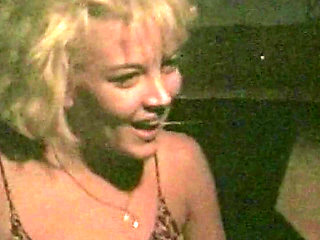 Versaute Taxifahrt: Hei&szlig;e Abenteuer mit blonder Sch&ouml;nheit