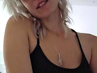 amateur blonde solo webcam