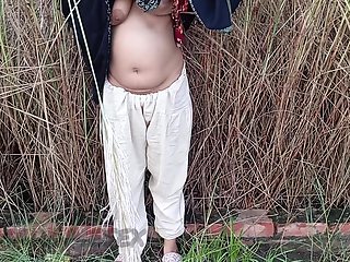 Housewife And Driver Outdoor Sex Video. Driver And Housewife