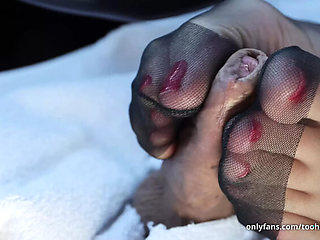MILF Mistress Gives Slow Nylon Footjob & Cum on Feet - Amateur German HD