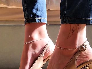 Amateur hottie solo masturbation