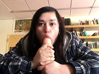 Amateur brunette double toying on webcam