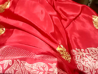 If my madani were wearing a red saree, she would come to me when I was alone and ask me to finger her.