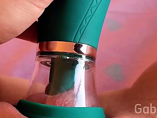 Experimentei um orgasmo intenso testando meu vibrador com