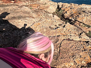 Sexy Babe Loves a Hard Anal Fuck on the Beach