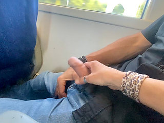 ACCIDENTAL SEX ON PUBLIC TRAIN - HANDJOB AND CUMSHOT, YOU DARE !!!