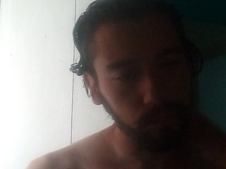 I record myself doing a skincare in the morning