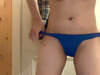 hana take a cup water clean her pussy in the bathroom