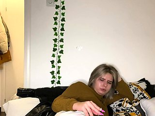 Amateur webcam girl masturbate big dildo