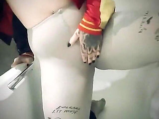 Harley Quinn Pees in Bath