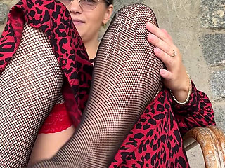 Bb, Did You Ask Me for This? Riding on an Energy Drink Can in a Public Cafe