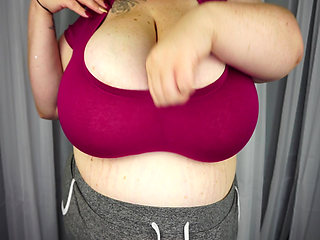 Daytona Hale Bouncing In Tight Top