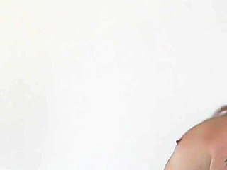 Mistress Dyanna Slap the Slave's Head!