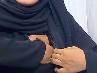 Indian Bengali Sadia Bhabhi Brought Her to Cox's Bazar Hotel to Enjoy
