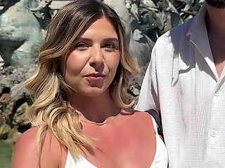 Phil makes time with Clara and Mike - Jacquie et Michel TV