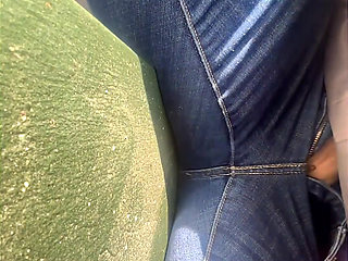 Pussy pleasure in a park