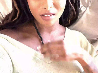 Tattooed Ebony Cali Sweets Rubs Her Wet Pussy on Cam