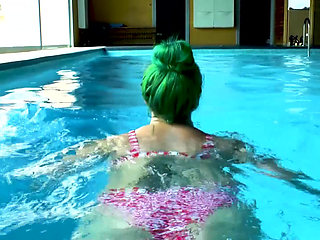 Stepdaughter Takes Mutiple Cum Salvo's Together with Stepmommy