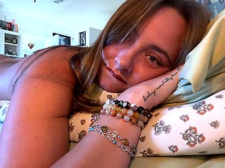 Hot amateur webcam teen masturbates for their fans