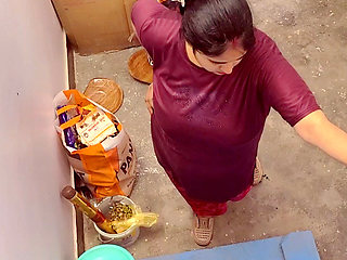 Desi bhabhi close-up blowjob and cum in mouth.