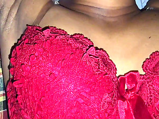 Fingering in my Girlfriend vegina and a lot of pussy came out