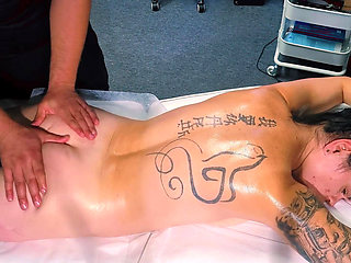 The Kinky Masseur Pushes the Limits of the Massage, Gives Her a Toy and Puts His Penis in Her Mouth