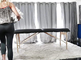 Sapphic sex with Tara Morgan and Jennifer Best are MILFs