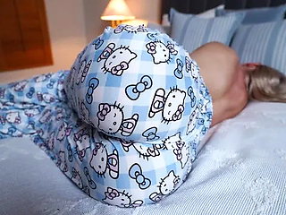 Step Mom Wakes Up to Hard Cock of Step Son He Helps Milf to Cum Quick