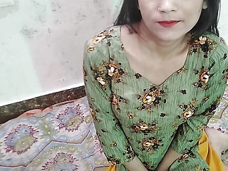 Desi aunty ko saman dene ke bahane pel diya