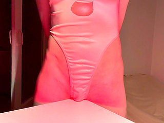 Rubs the table and finishes rubbing the table