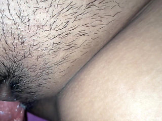 Sperm Comes Out in the Pussy of the Beautiful Stepmother Who Is Fucked by Her Stepbrother-in-law Until the Crot in the Pussy