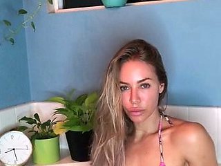 Close up MILF masturbation