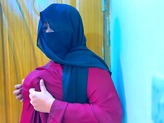 Egyptian Hot Maid Gets Super Horny & Start Masturbat in Office Room & Boss Start Handjob by Saw Her