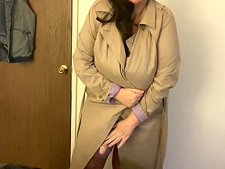 BBBW stepmom wears a strap on custom 2