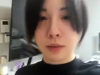 Amateur wild chick solo masturbation