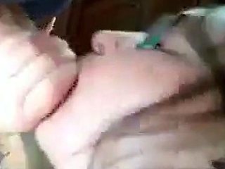 Dansk blowjob med en rodet afslutning