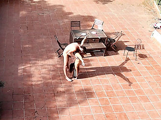 Amateur Couple Caught Fucking in the Courtyard – Outdoor Doggystyle Blowjob