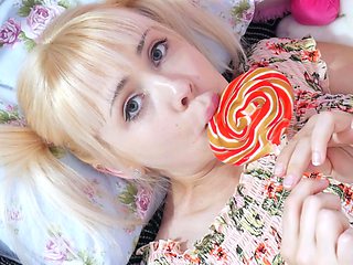 Amateur Webcam Cute Teen Plays Solo with Big Dildo