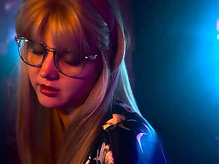 Stepmom Shawna Panofka Gives Me a Sensual Massage & Handjob Happy Ending