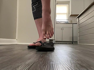 Flip Flop Modeling and Dangling Natural Toes