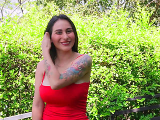 "give Me More Money and Me Without a Condom!" Sexy Colombian Showed Tits in Public Jeniferplay