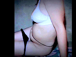 Hot India girl desi giving solo