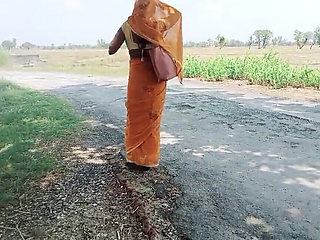 Village Bhabhi Ourdoor Sex Video in India