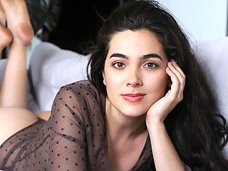 Brunette girlfriend Judith Cox knows how to play with her crack