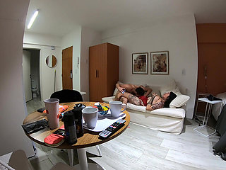 Madura Argentina Tiene Sexo Con Un Colombiano En Su Primer Video Porno