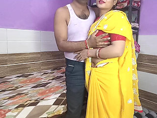 Desi beautiful Bhabhi calls the neighbor's brother-in-law to her bedroom and fucks him.